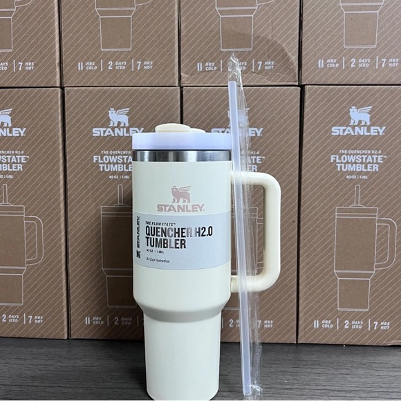 Stanley 40oz Quencher H2.0 FlowState Stainless Steel Vacuum Insulated Tumbler. - Picture 12 of 12